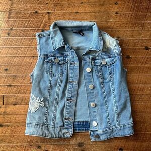 Ana distressed rose lace appliqué XS denim classic vest